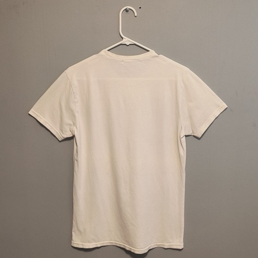 Highlander Collection Men's Extra Large White T-Shirt inchSneakers Enjoy Your